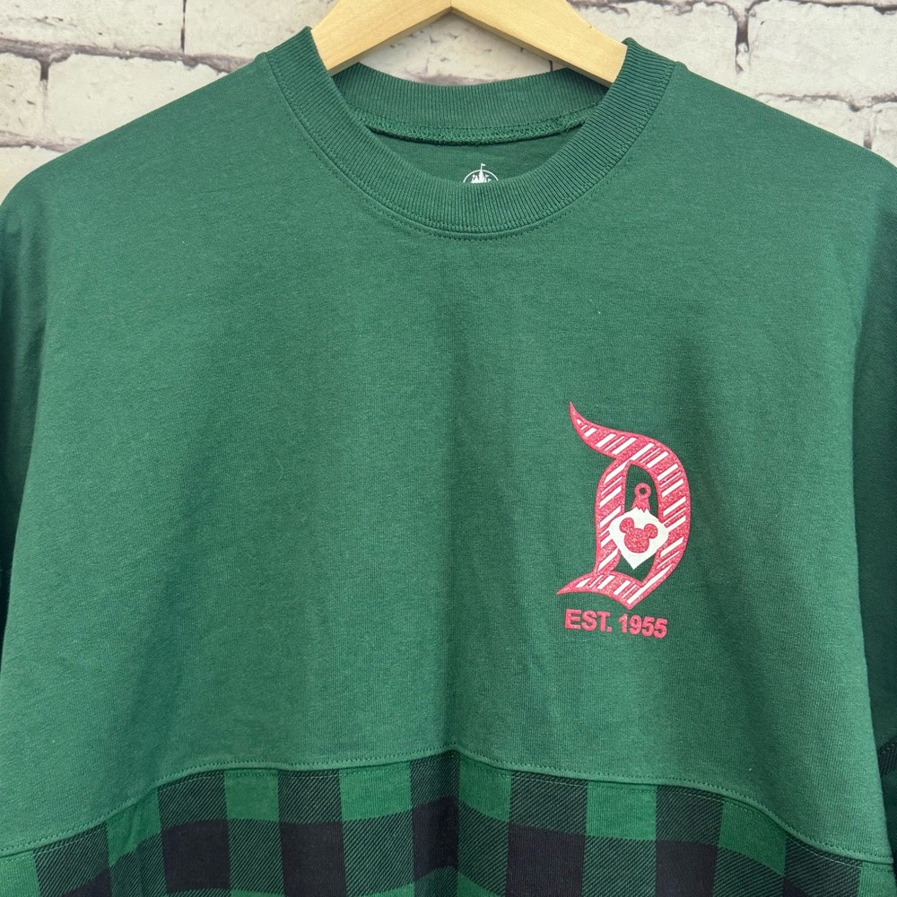 Disneyland Disney Holiday Plaid Spirit Jersey for Adults in Green Size Small NWT - Picture 3 of 5